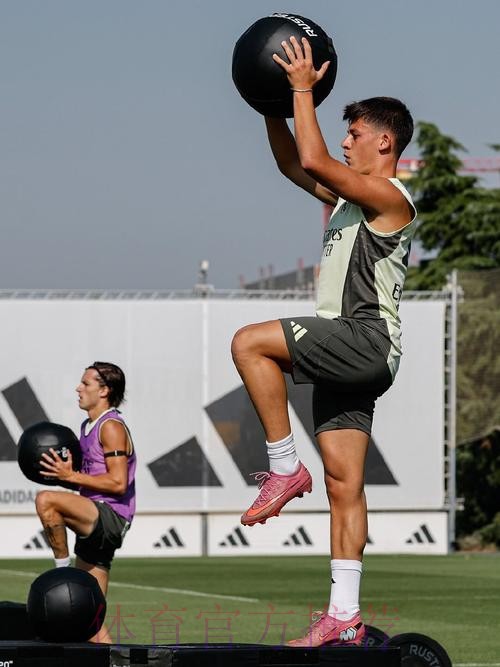 渣叔吐槽皇马临时主场像训练场 阿斯报撰文回击 渣叔吐槽皇马临时主场像训练场 阿斯报撰文回击